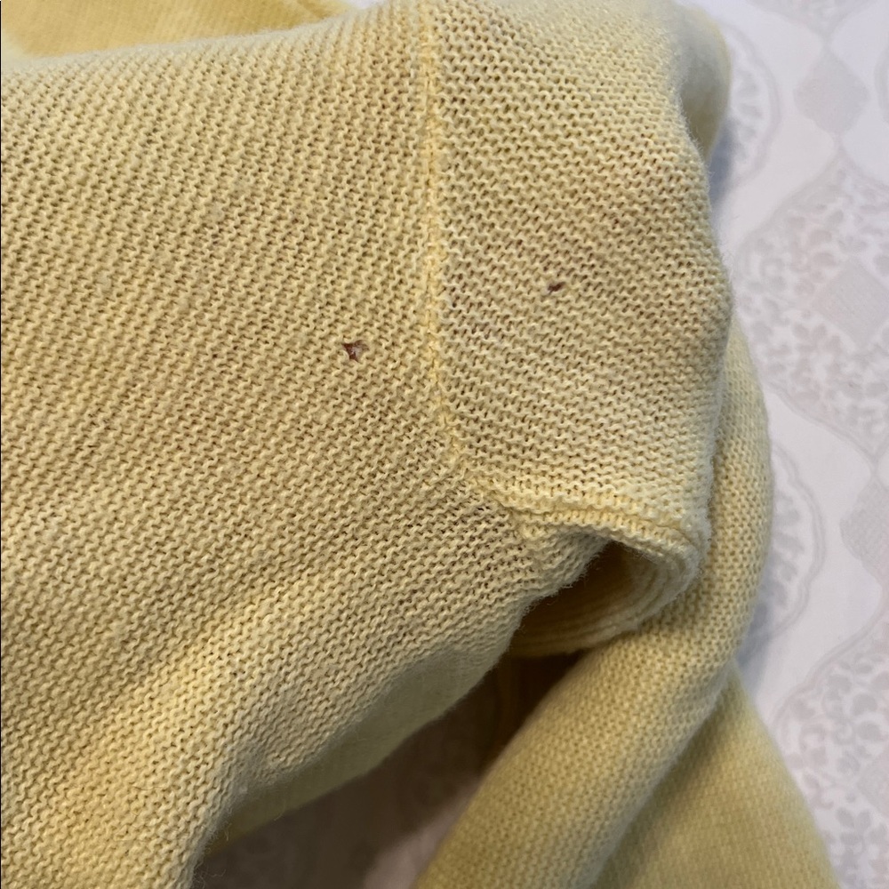 Vintage Men’s Butter Yellow Cardigan - Picture 8 of 9
